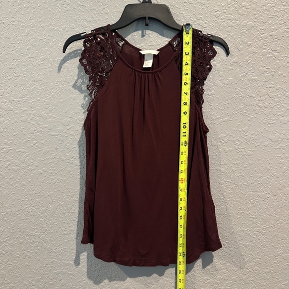 Burgundy Cute Top w Lace Shoulders - Size S - Picture 7 of 7